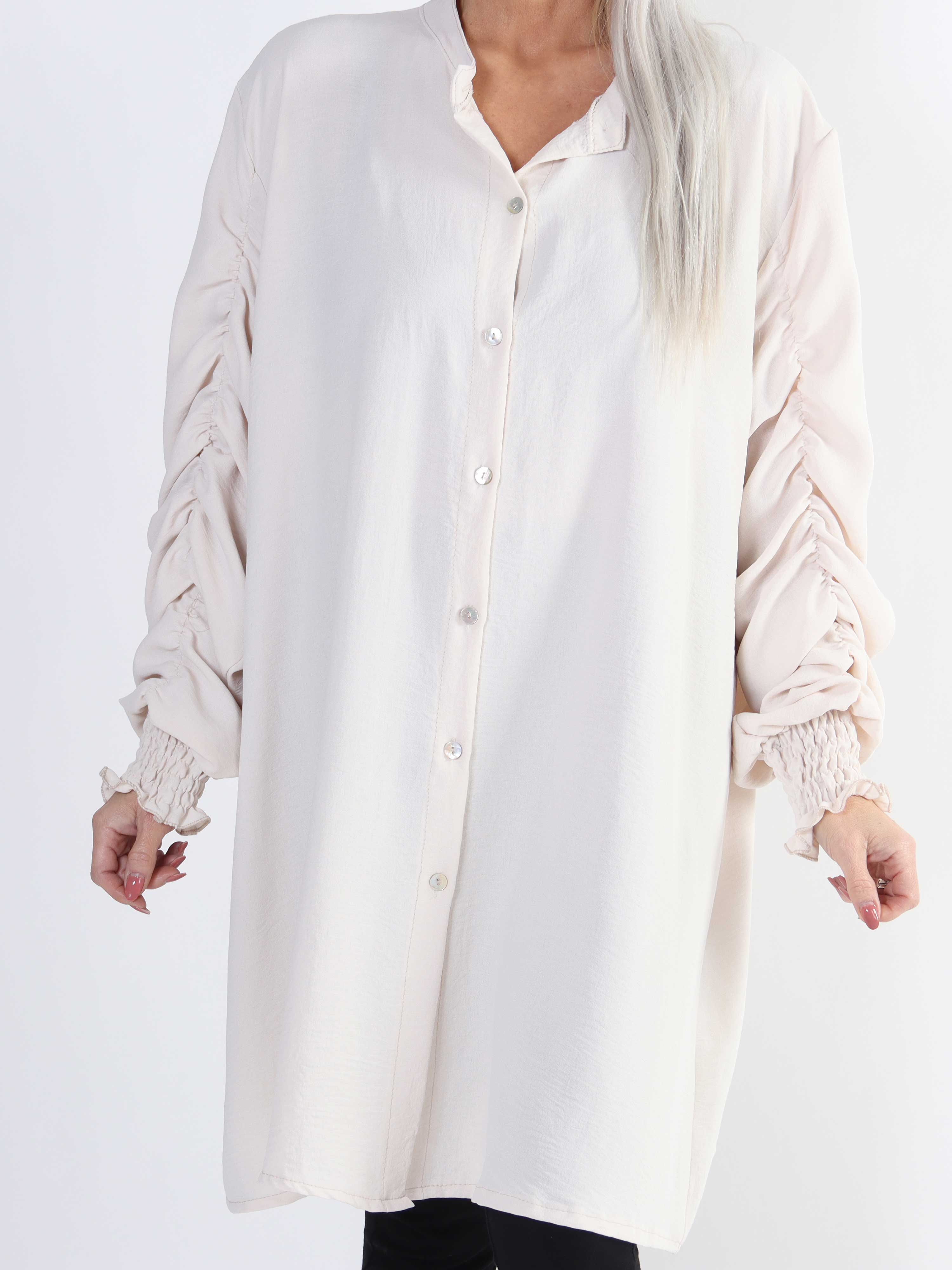 Athena - Lang plus size skjorte med rynk på ærmerne